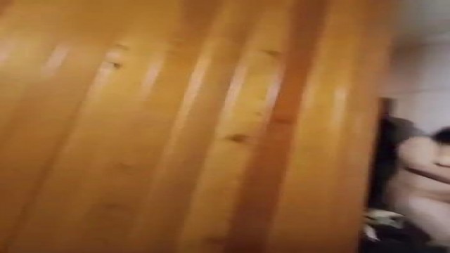 Голая брюнетка пришла в спальню к узбеку трахаться